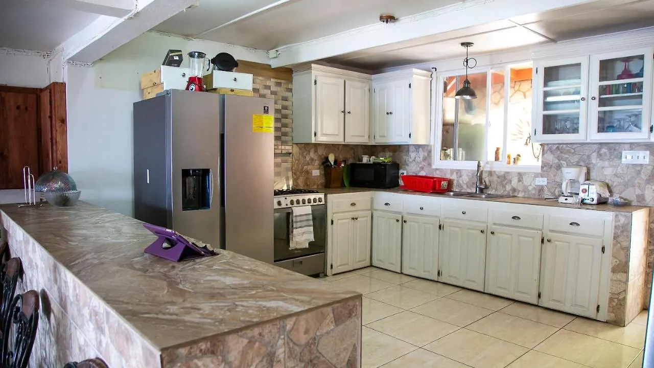 Castle Cove -Ocean Front Villa Westlands