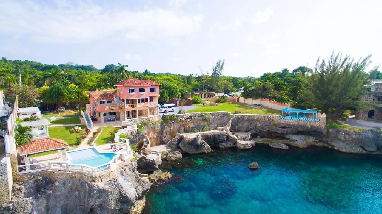 Castle Cove -Ocean Front Villa Westlands