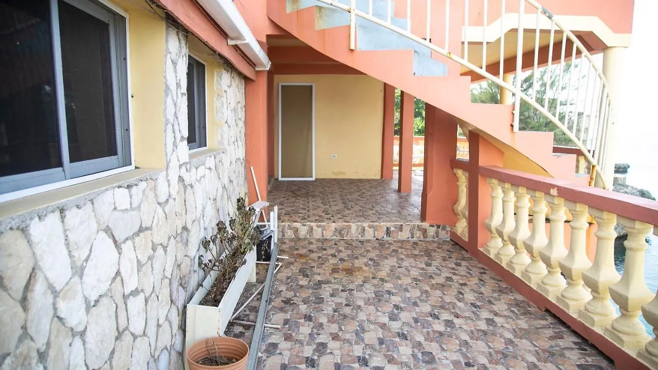 Castle Cove -Ocean Front Villa Westlands Jamaica