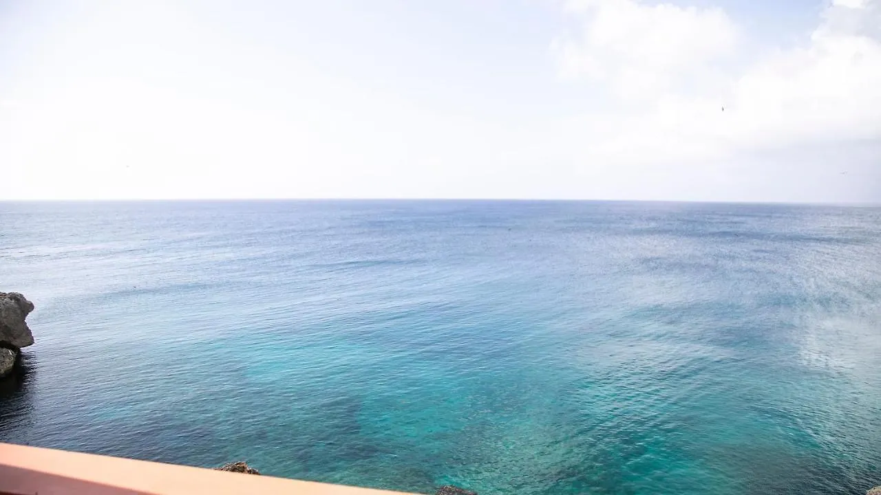 Castle Cove -Ocean Front Villa Westlands