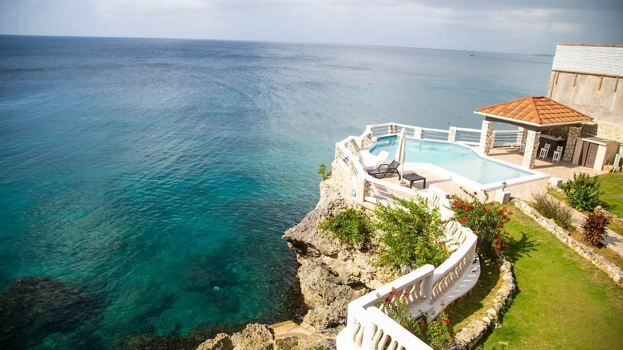 Castle Cove -Ocean Front Villa Westlands