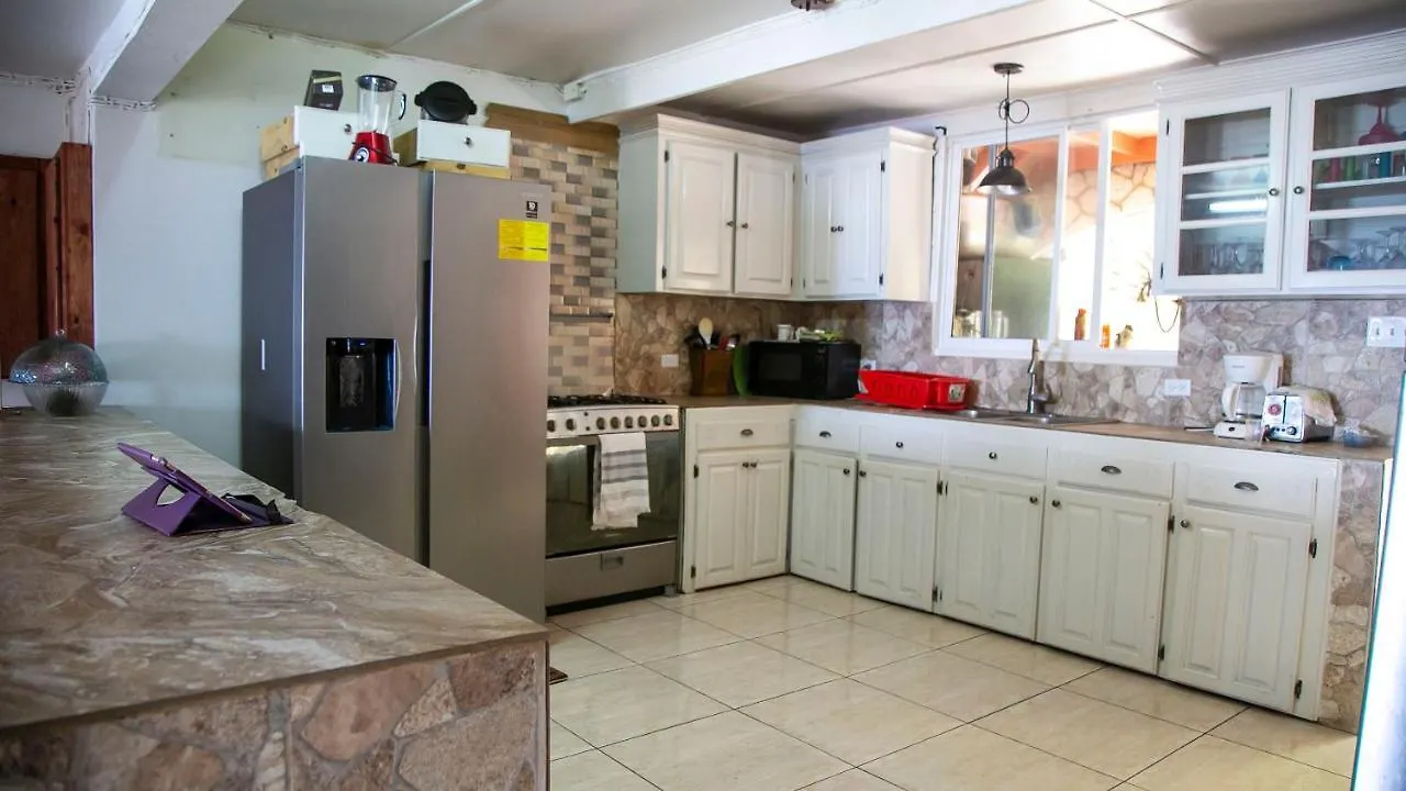 Castle Cove -Ocean Front Villa Westlands