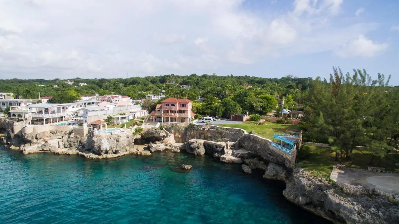 Castle Cove -Ocean Front Villa Westlands