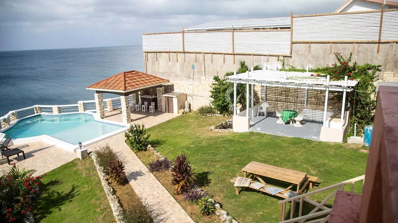 Castle Cove -Ocean Front Villa Westlands